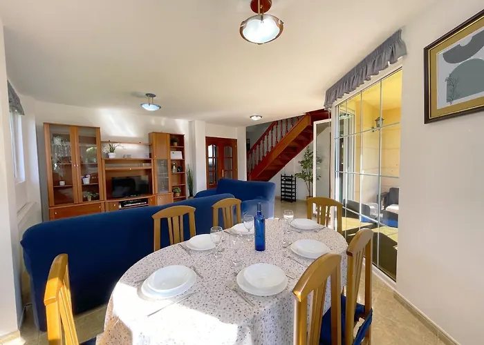 בית נופש Casa De Anmar Casa Independiente Con Jardin, אחו