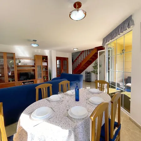 別荘 Casa De Anmar Casa Independiente Con Jardin, アホ